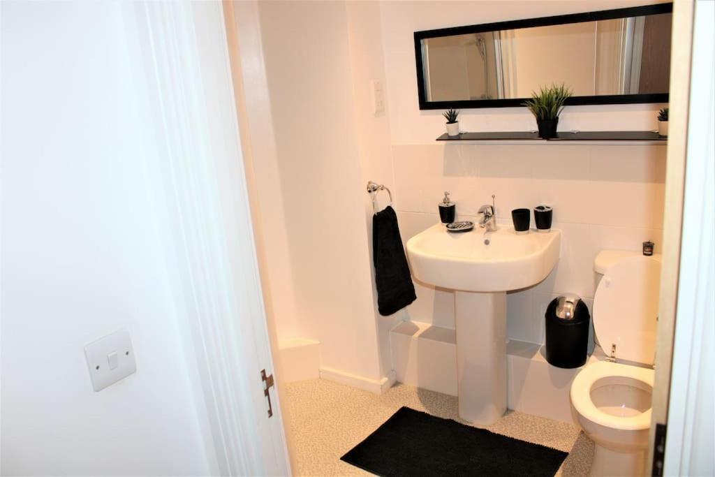 Lovely Modern Apartment Close To Town Centre Lexden Luaran gambar