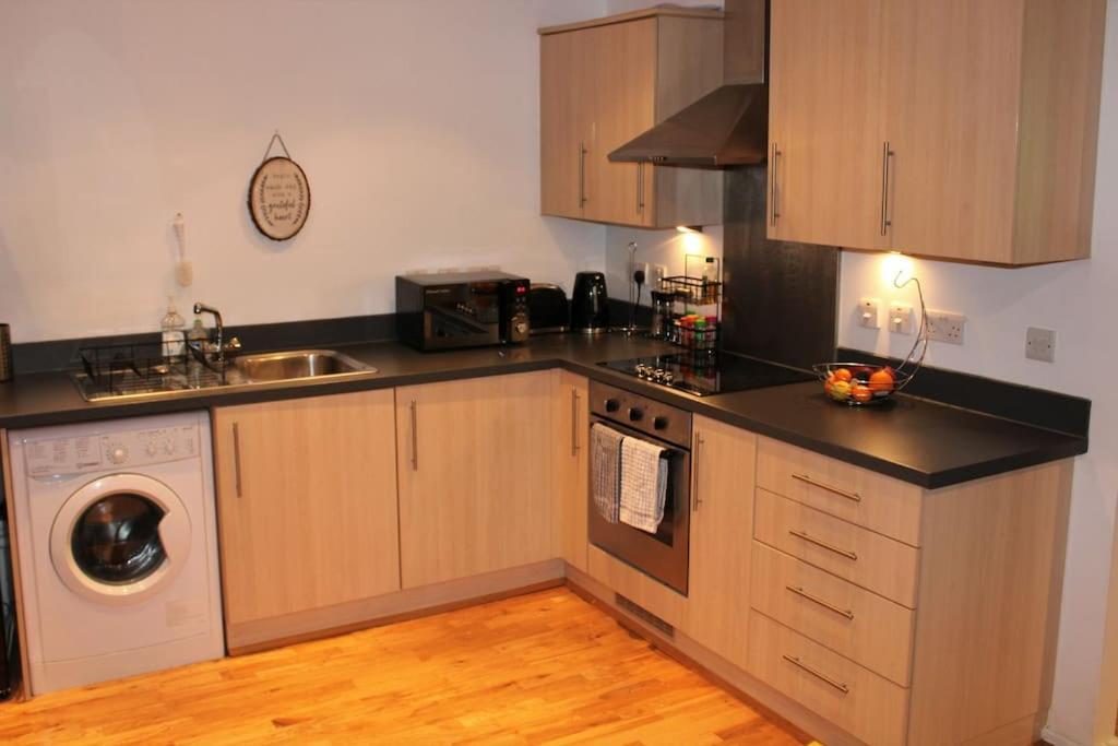 Lovely Modern Apartment Close To Town Centre Lexden Luaran gambar