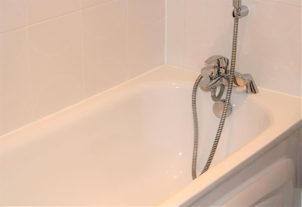 Lovely Modern Apartment Close To Town Centre Lexden Luaran gambar