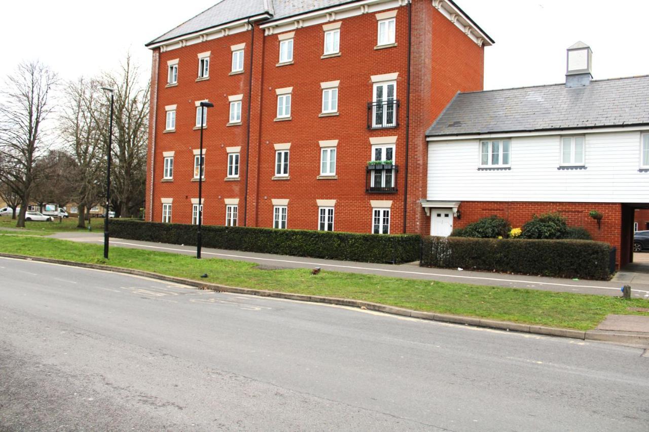 Lovely Modern Apartment Close To Town Centre Lexden Luaran gambar
