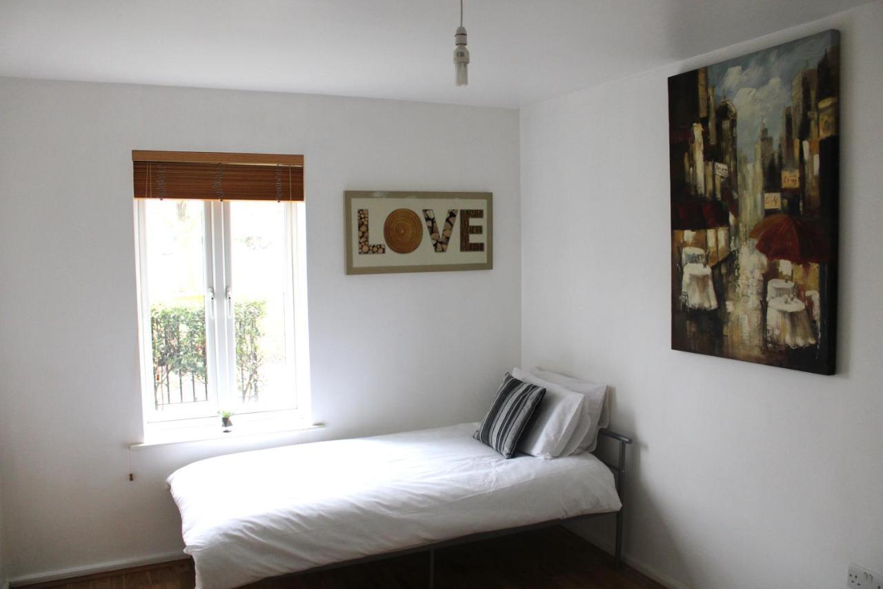 Lovely Modern Apartment Close To Town Centre Lexden Luaran gambar